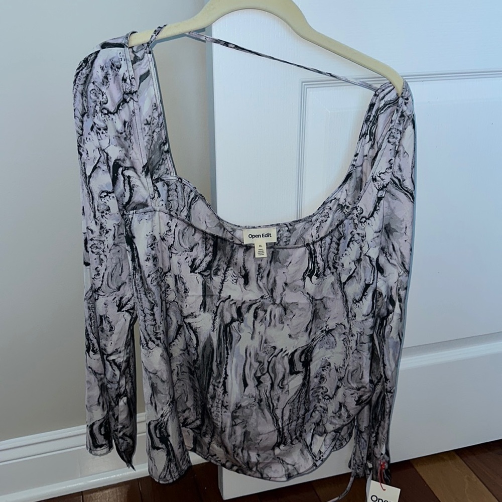 Nordstrom long sleeve, one side cinched, square neck cut, top​​​​